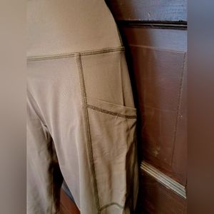 Offline by Aerie- Goals High Waisted Mesh Pocket Leggings